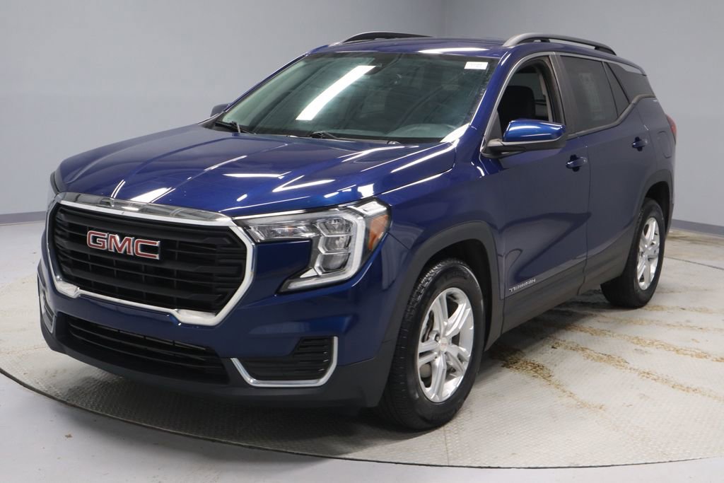 Used 2022 GMC Terrain SLE w/ Driver Convenience Package FWD image 4