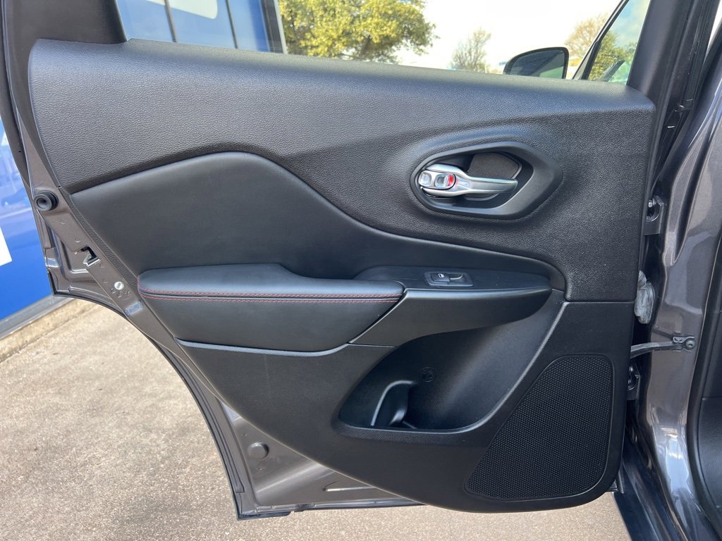 Used 2022 Jeep Cherokee Trailhawk image 18