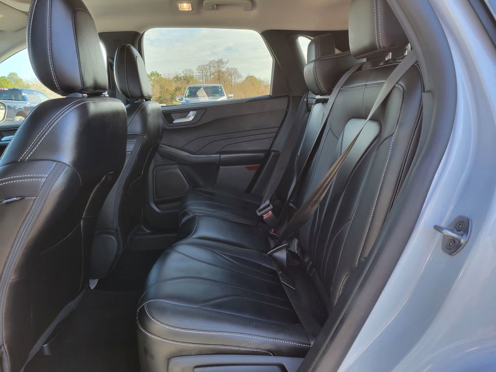 Certified 2025 Ford Escape SE w/ PHEV Premium Package image 16