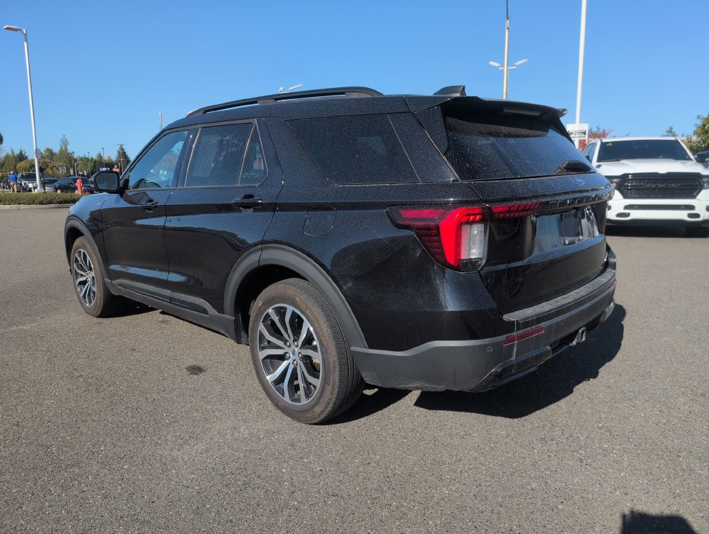 Certified 2025 Ford Explorer ST-Line AWD/4WD image 11
