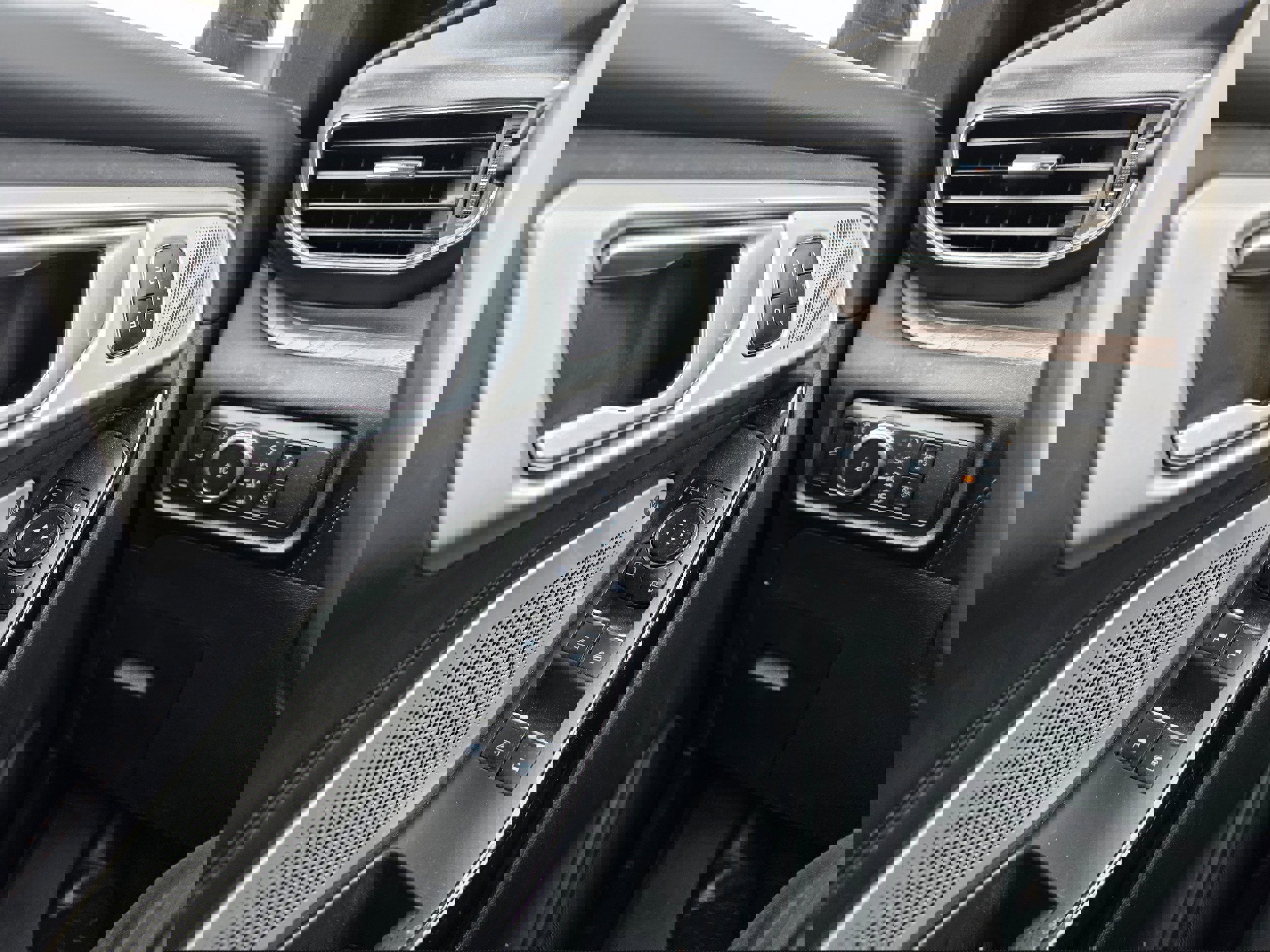 Certified 2023 Ford Explorer Platinum w/ Premium Technology Package image 19