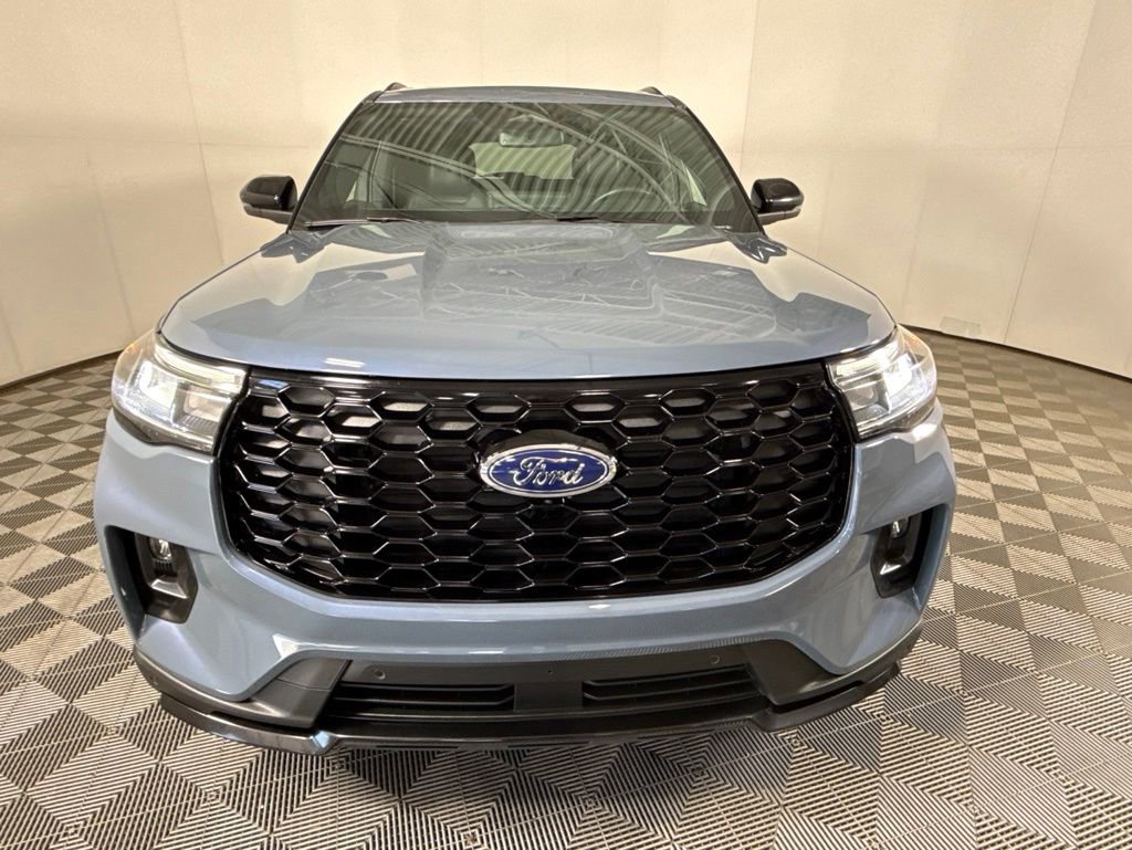 Certified 2025 Ford Explorer ST-Line w/ Premium Package AWD/4WD image 4
