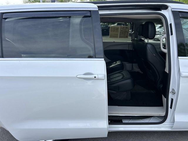 Used 2022 Chrysler Pacifica Touring-L FWD image 27
