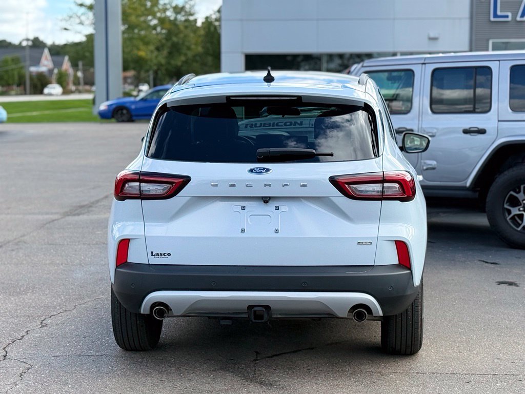 Certified 2026 Ford Escape SE w/ Class II Trailer Tow Package FWD image 33