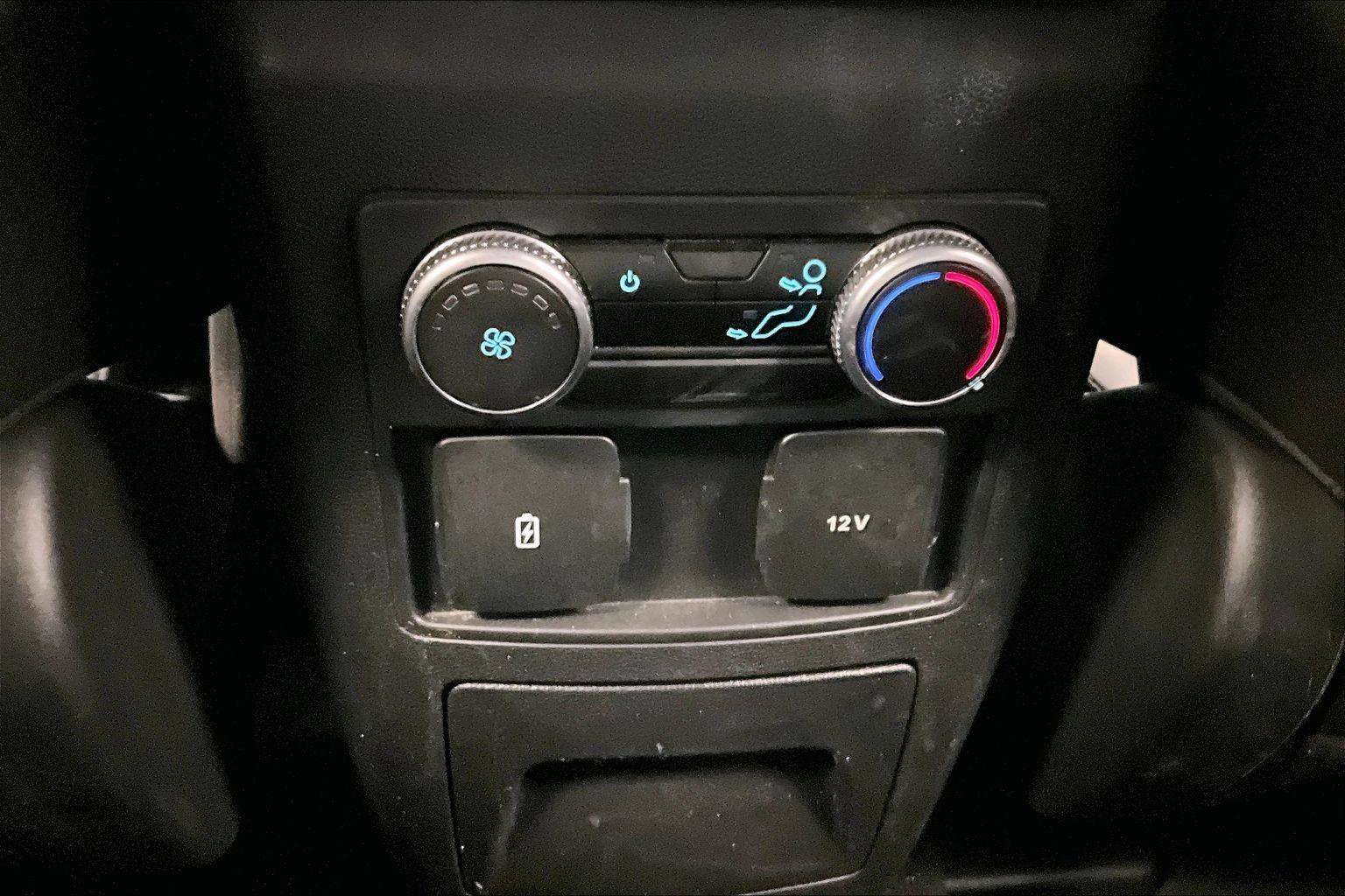 Certified 2022 Ford Explorer XLT w/ Equipment Group 202A image 33