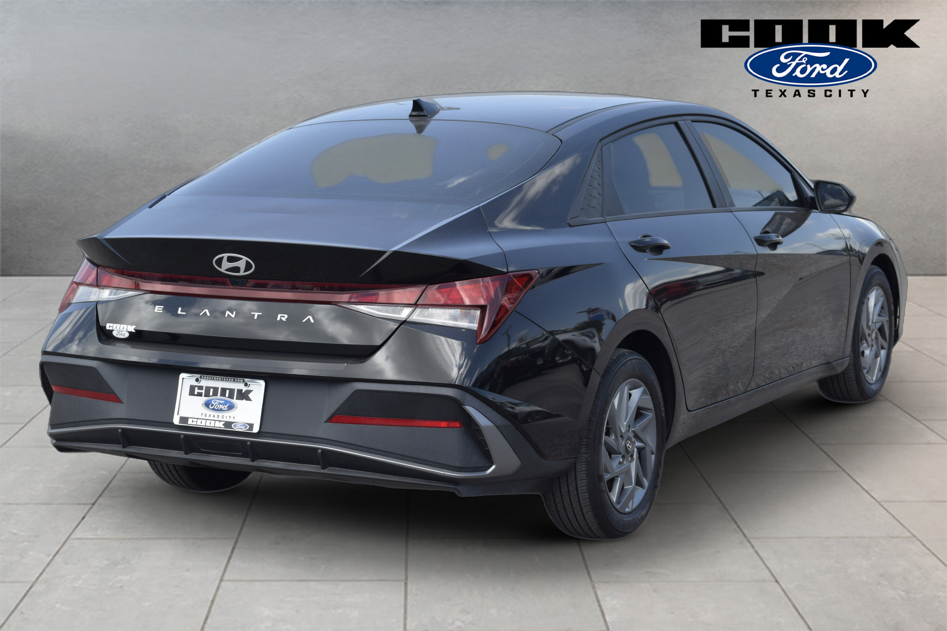 Used 2024 Hyundai Elantra SEL FWD image 3