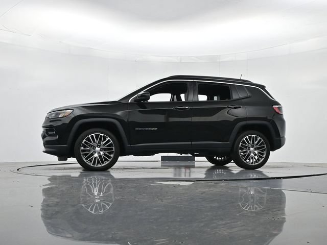 Used 2023 Jeep Compass Limited w/ Elite Group AWD/4WD image 39