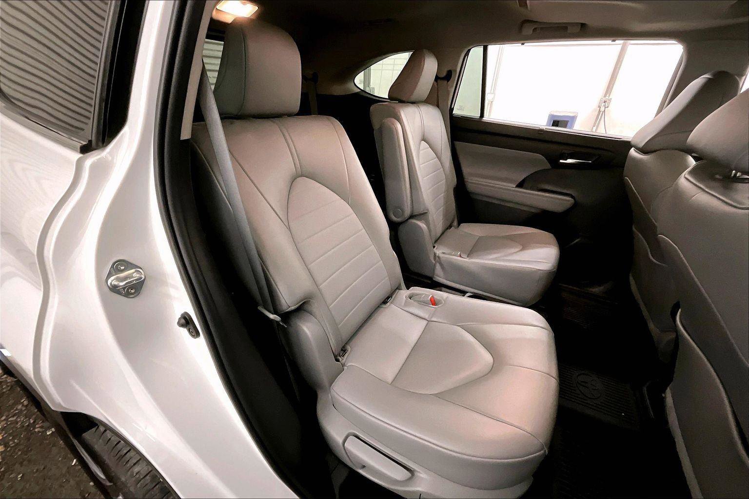 Used 2022 Toyota Highlander XLE image 26