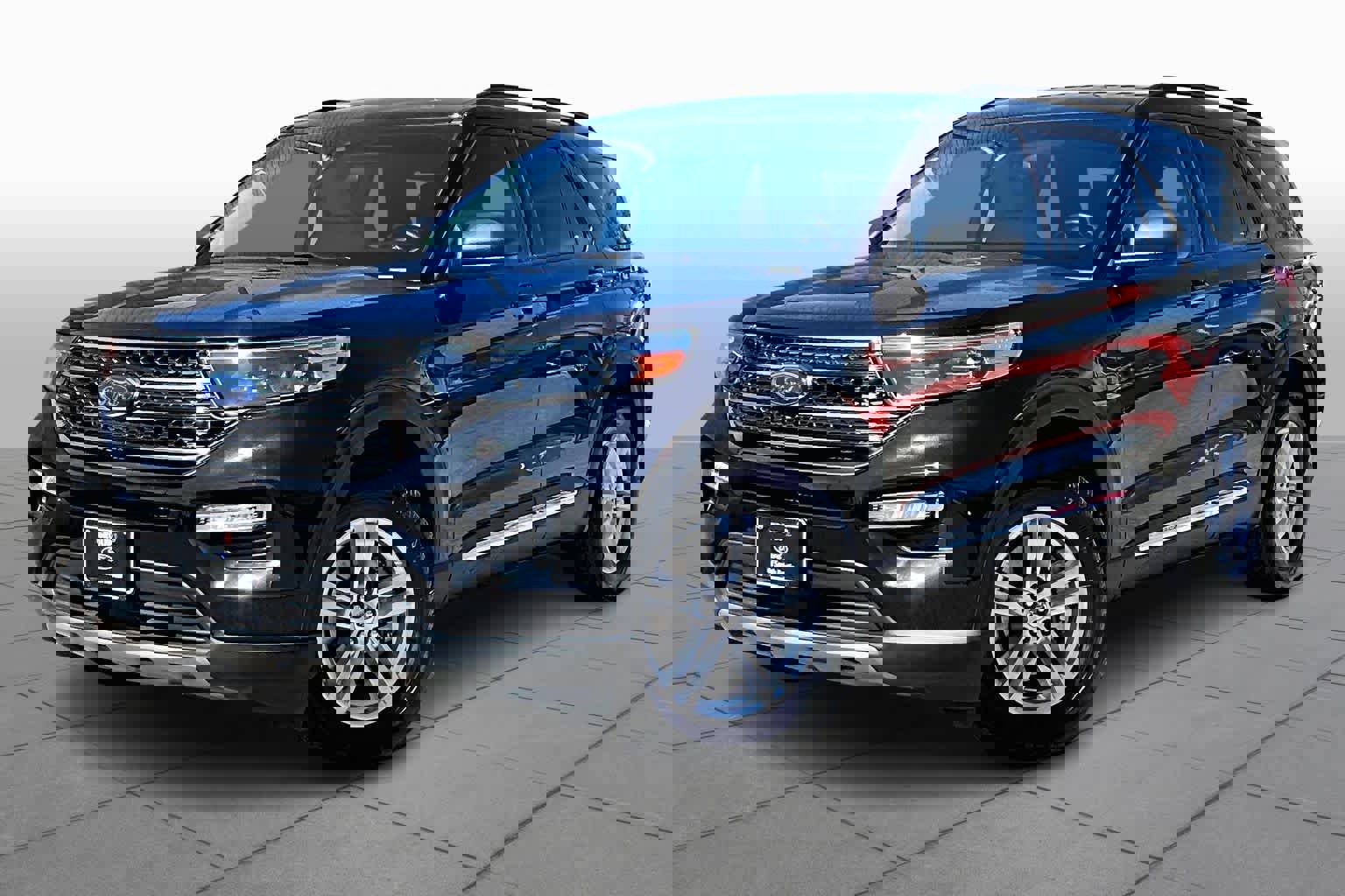 Certified 2023 Ford Explorer XLT w/ Equipment Group 202A AWD/4WD image 6