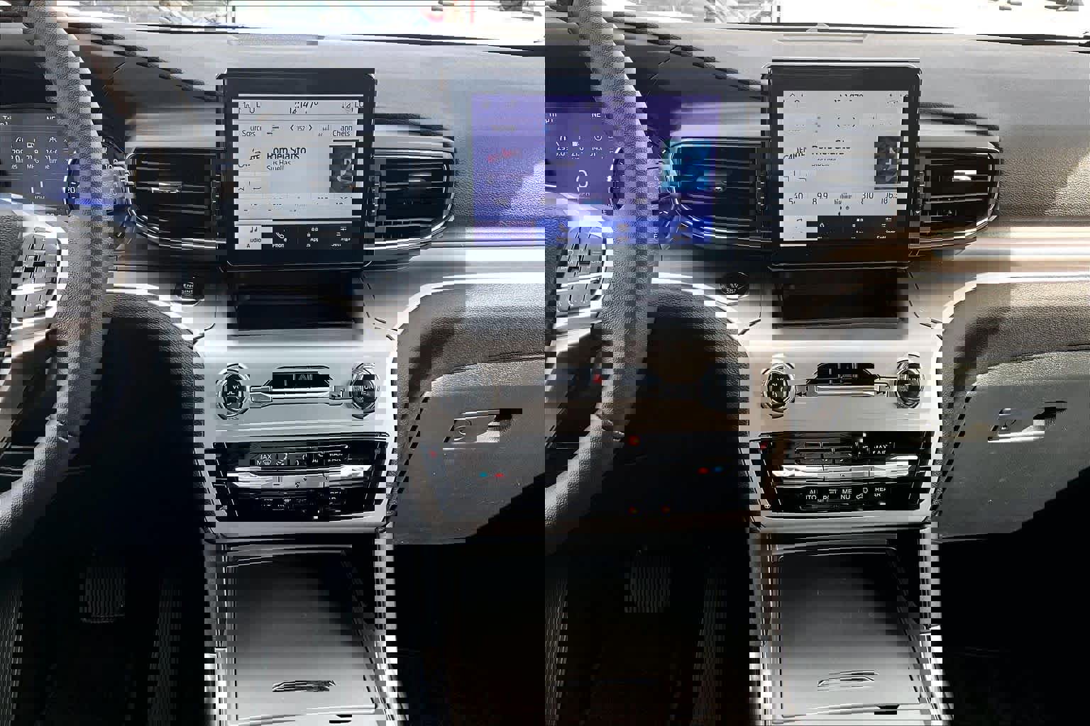 Certified 2022 Ford Explorer XLT w/ Equipment Group 202A image 10