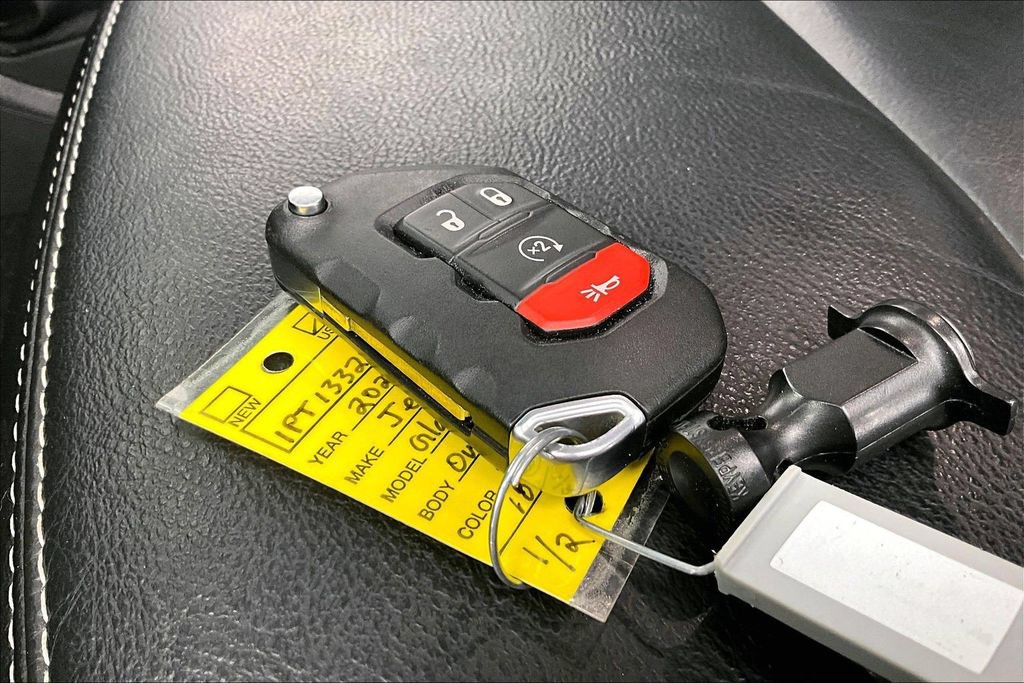 Used 2020 Jeep Gladiator Overland AWD/4WD image 11