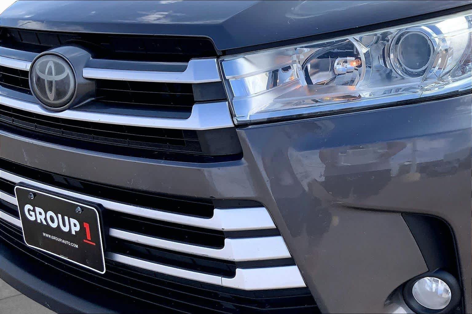 Used 2017 Toyota Highlander XLE AWD/4WD image 30