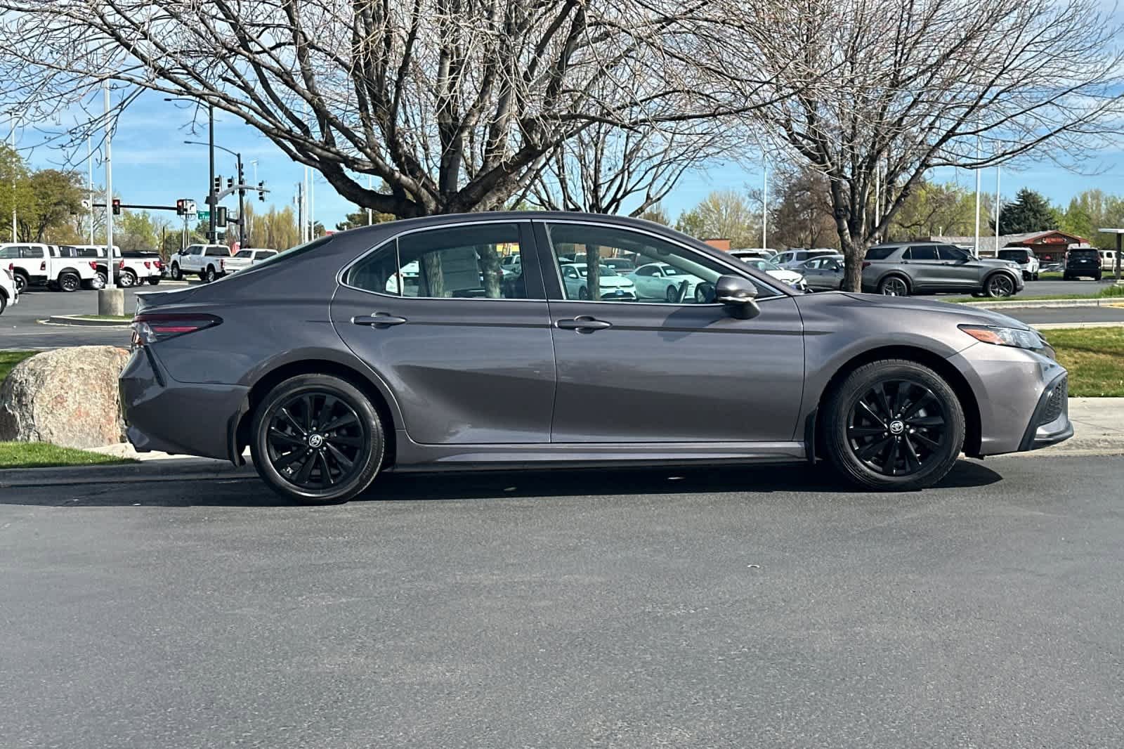 Used 2024 Toyota Camry SE FWD image 8