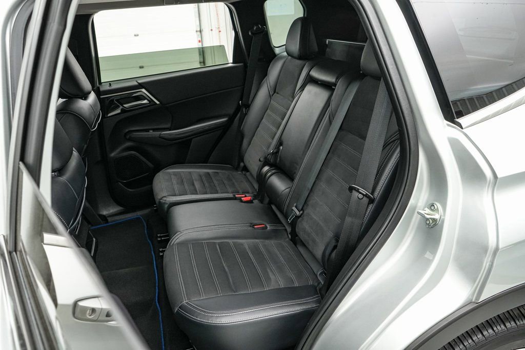 Used 2024 Mitsubishi Outlander SE image 23