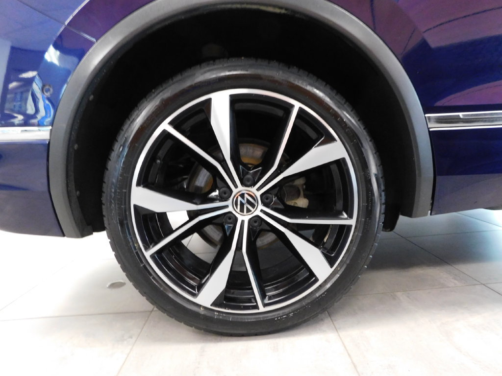 Used 2022 Volkswagen Tiguan SEL R-Line AWD/4WD image 12