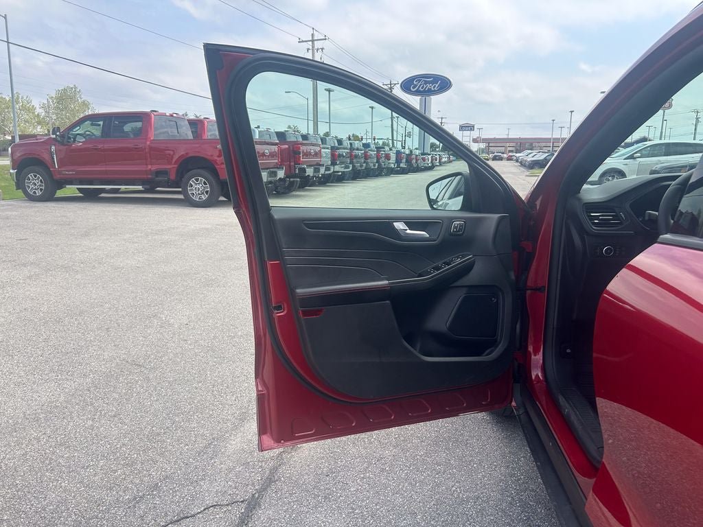 Certified 2025 Ford Escape ST-Line Elite w/ Premium Technology Package AWD/4WD image 12