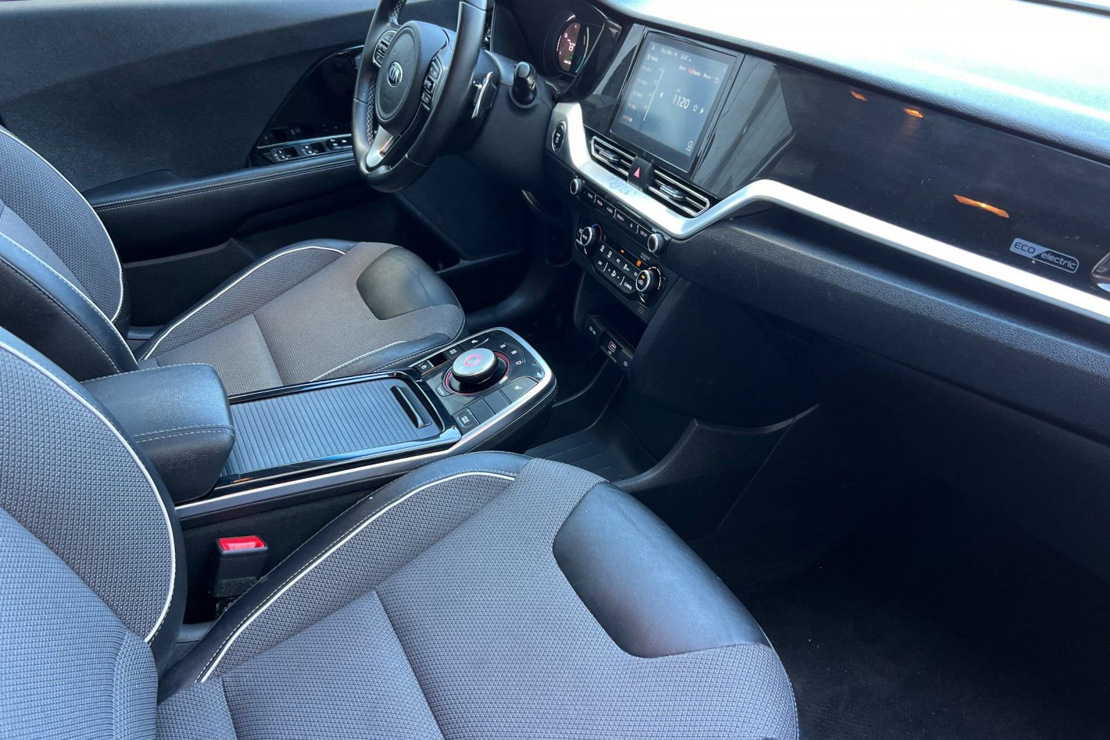 Used 2021 Kia Niro EX image 17