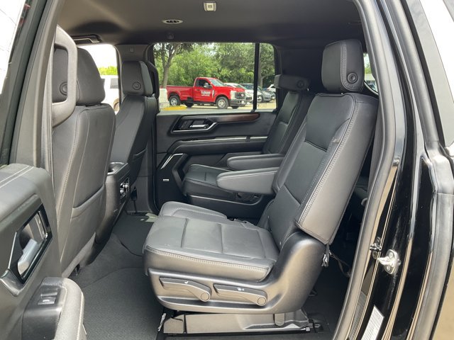 Used 2025 GMC Yukon XL Denali AWD/4WD image 9