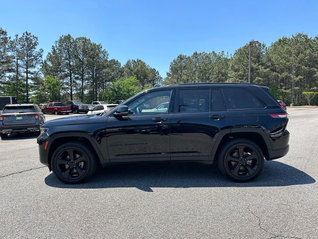 Used 2023 Jeep Grand Cherokee Altitude AWD/4WD image 2