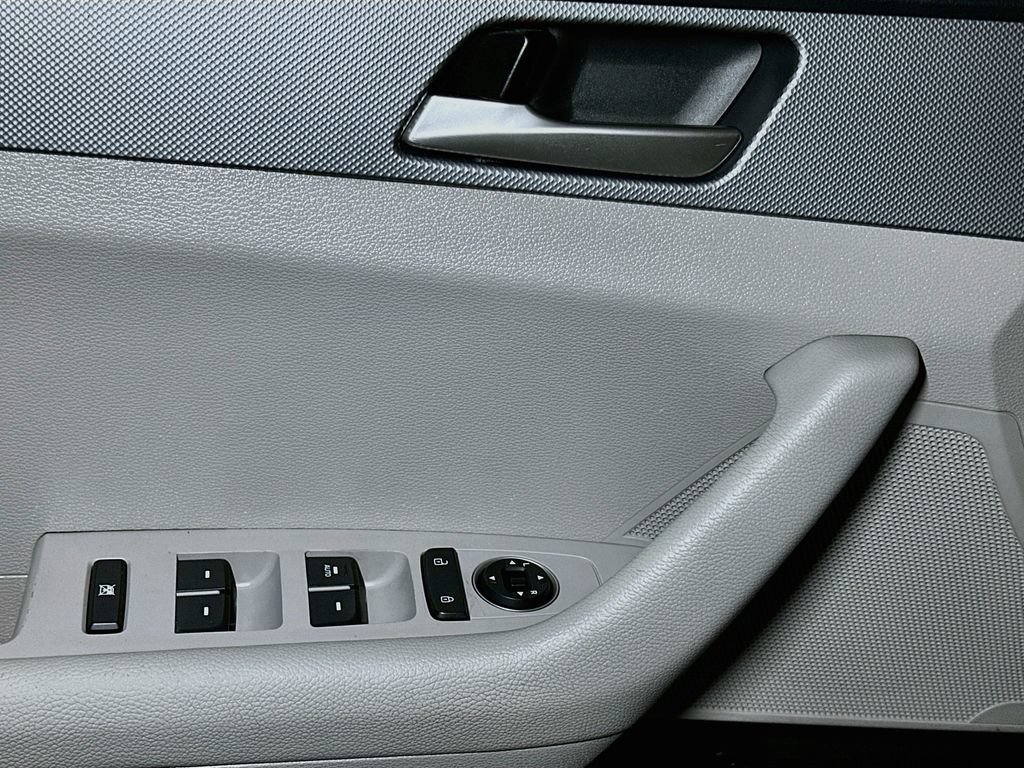Used 2019 Hyundai Sonata SE FWD image 18