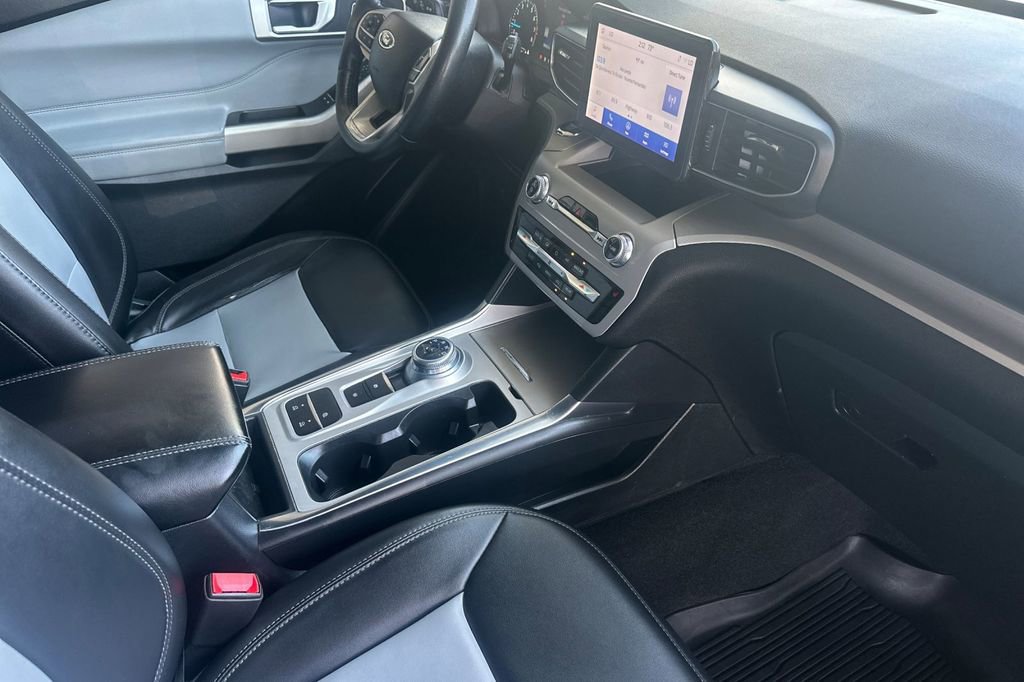 Certified 2023 Ford Explorer XLT w/ Equipment Group 202A RWD image 19