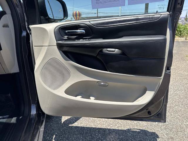 Used 2018 Dodge Grand Caravan SE w/ UConnect Hands-Free Group FWD image 27