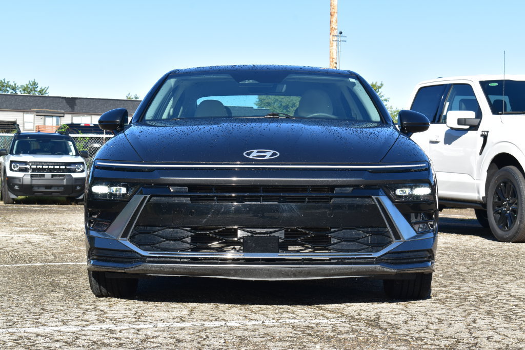 Used 2025 Hyundai Sonata SEL FWD image 2