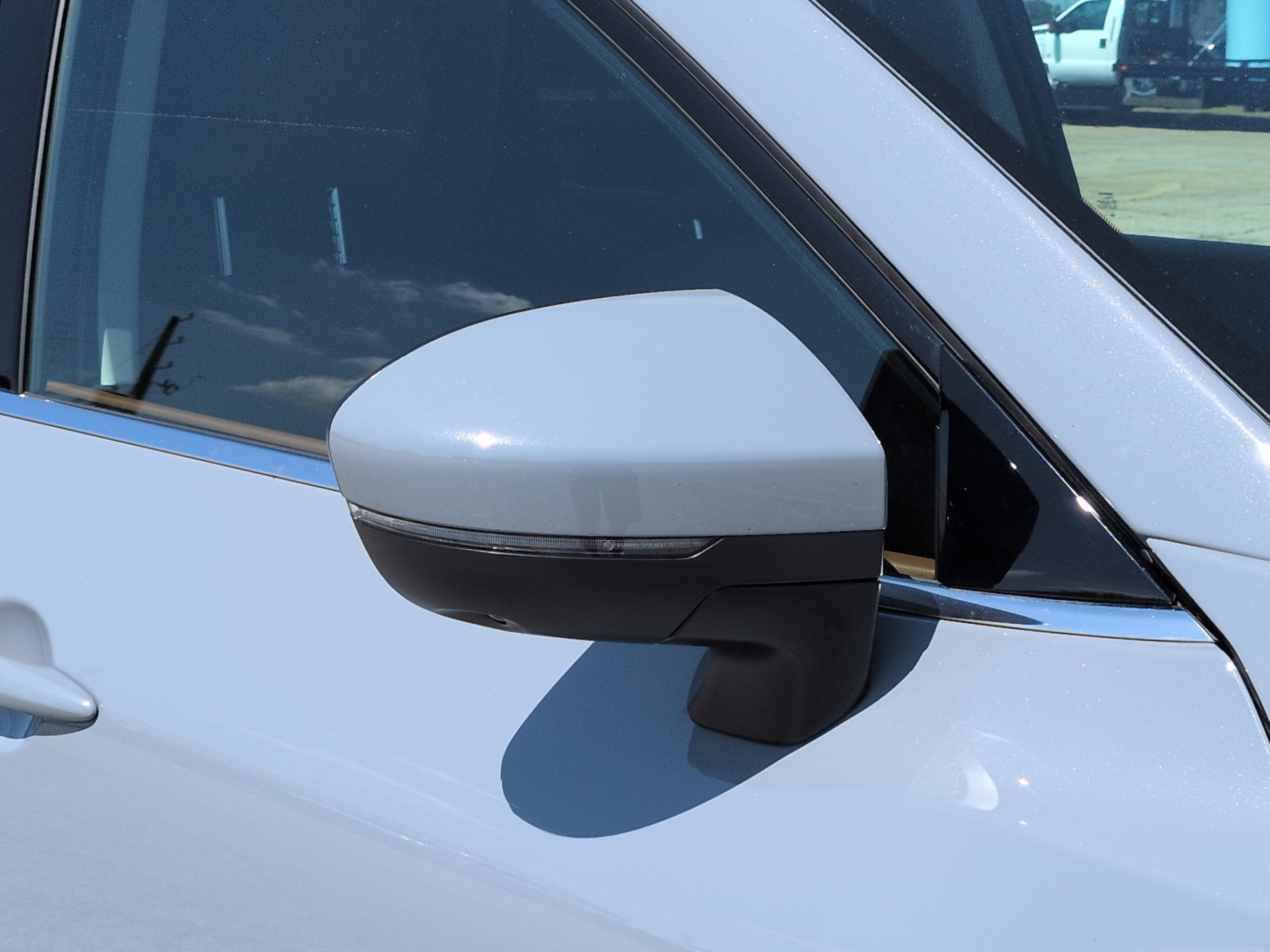 Used 2025 Nissan Pathfinder Platinum FWD image 10