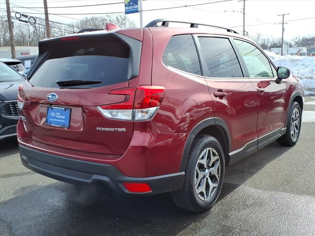 Used 2022 Subaru Forester Premium image 6