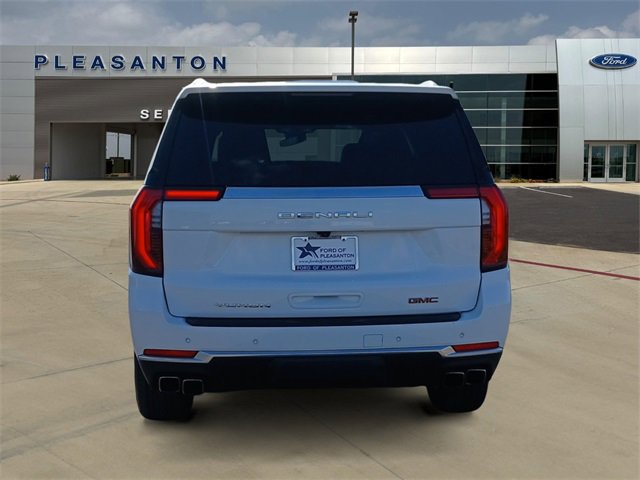 Used 2025 GMC Yukon XL Denali image 4