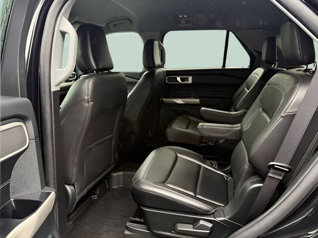 Certified 2023 Ford Explorer XLT w/ Equipment Group 202A AWD/4WD image 5