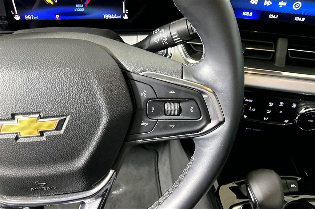 Used 2025 Chevrolet Trax LT w/ LT Convenience Package image 15