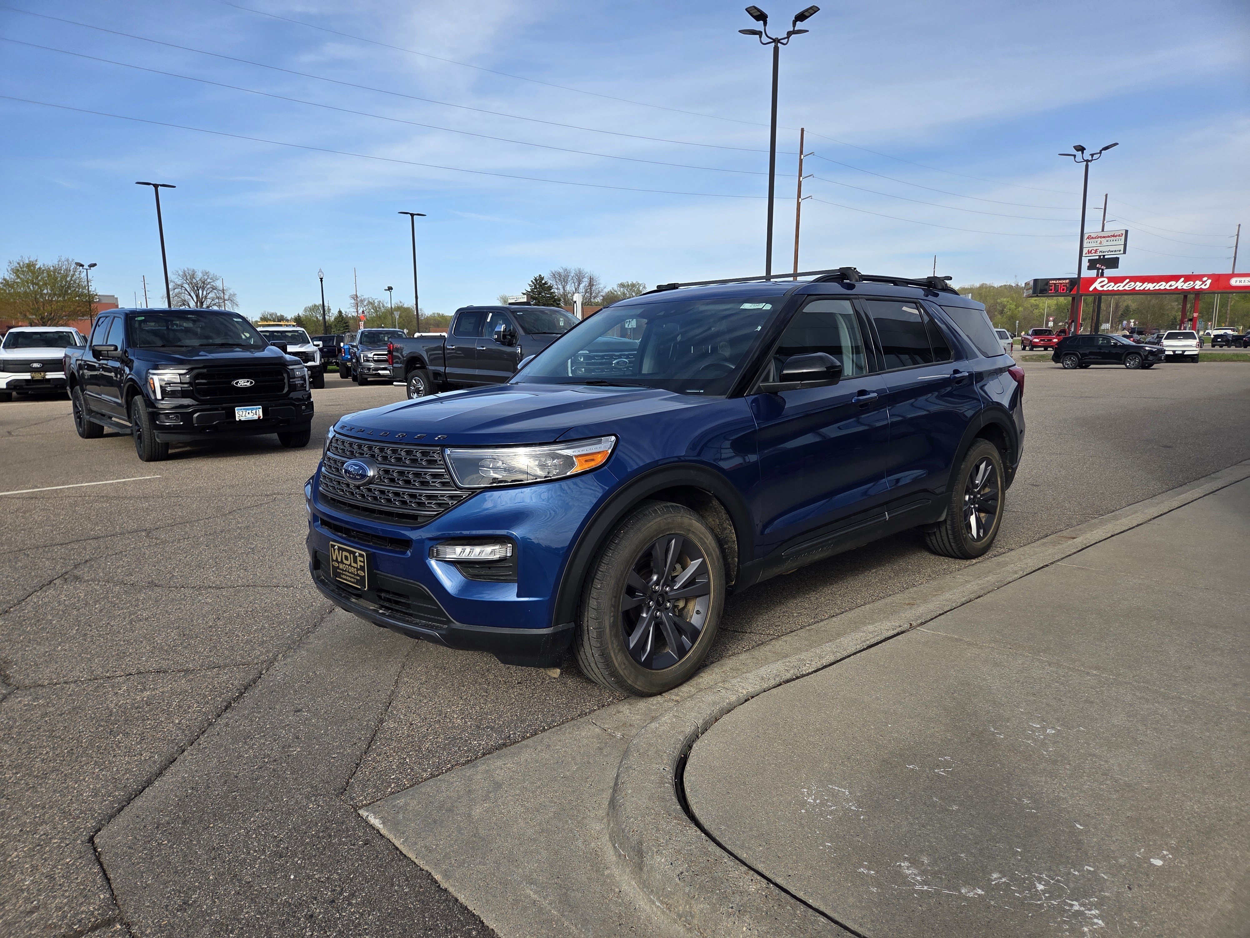 Certified 2023 Ford Explorer XLT w/ Equipment Group 202A AWD/4WD image 3