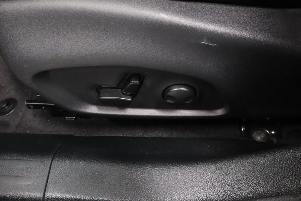 Used 2025 Jeep Compass Limited image 23