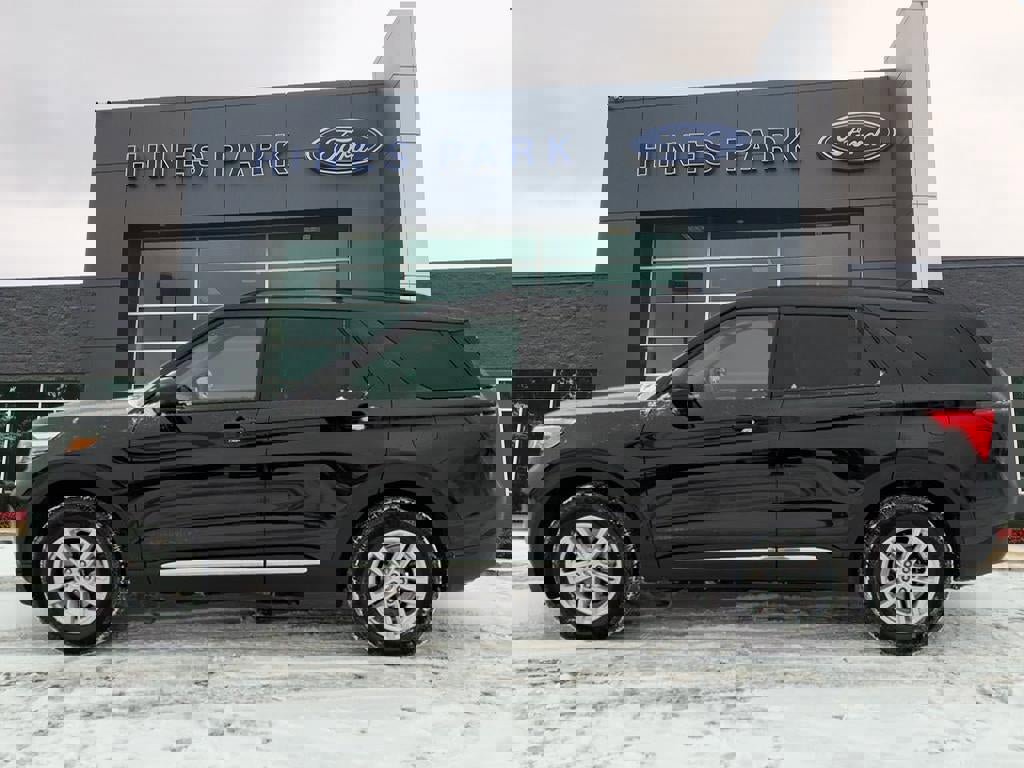 Certified 2022 Ford Explorer XLT image 2