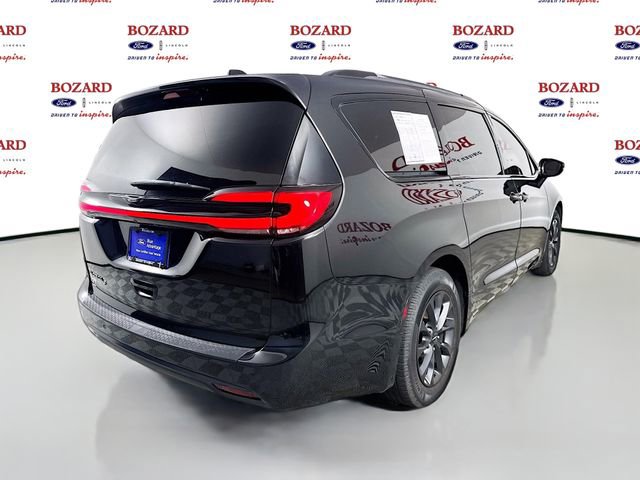 Used 2021 Chrysler Pacifica Touring w/ S Appearance Package image 8