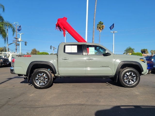 Used 2023 Toyota Tacoma TRD Off-Road w/ Black Out Package (TMS) AWD/4WD image 30