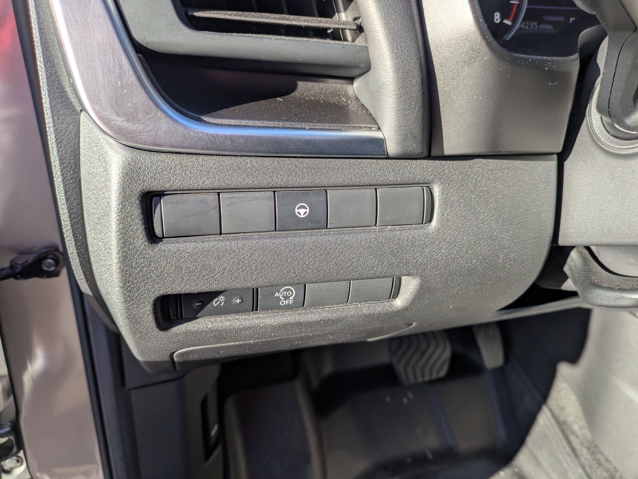 Used 2023 Nissan Rogue SV FWD image 17