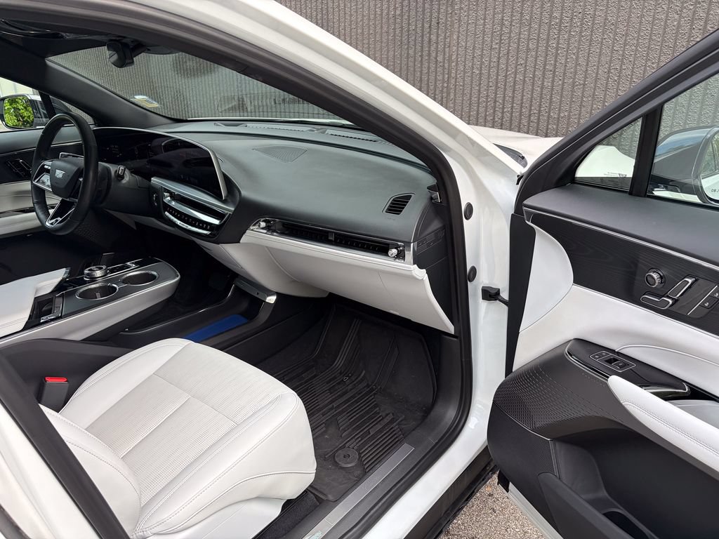 Used 2024 Cadillac Lyriq Sport AWD/4WD image 29