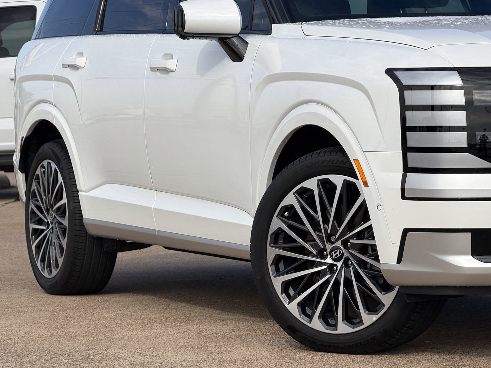 Used 2026 Hyundai Palisade Calligraphy FWD image 3