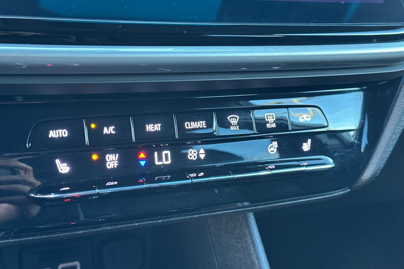 Used 2022 Chevrolet Bolt LT w/ Infotainment Package FWD image 23