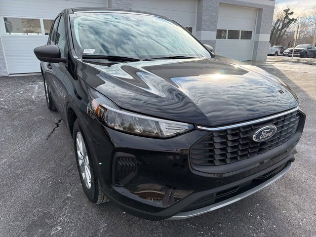 Certified 2025 Ford Escape Active w/ Cold Weather Package image 2