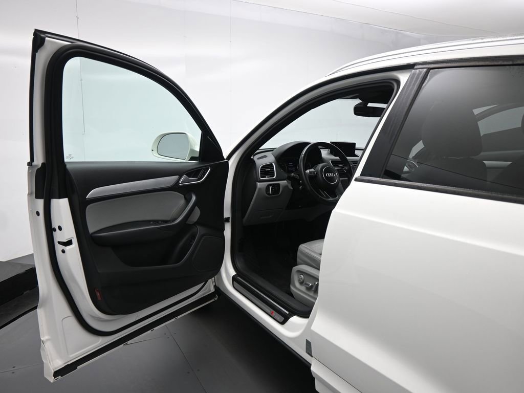 Used 2018 Audi Q3 2.0T Premium w/ Convenience Package image 9
