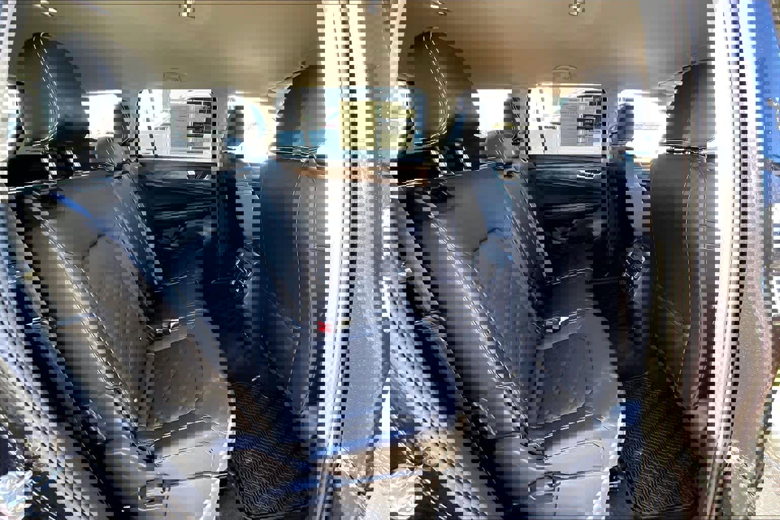 Used 2025 Volkswagen Atlas SE image 16