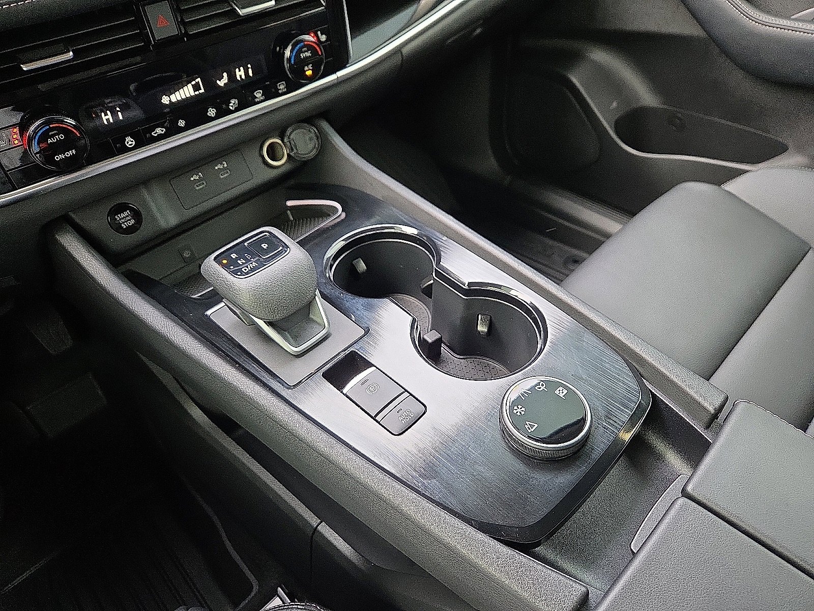 Used 2025 Nissan Rogue SL image 25