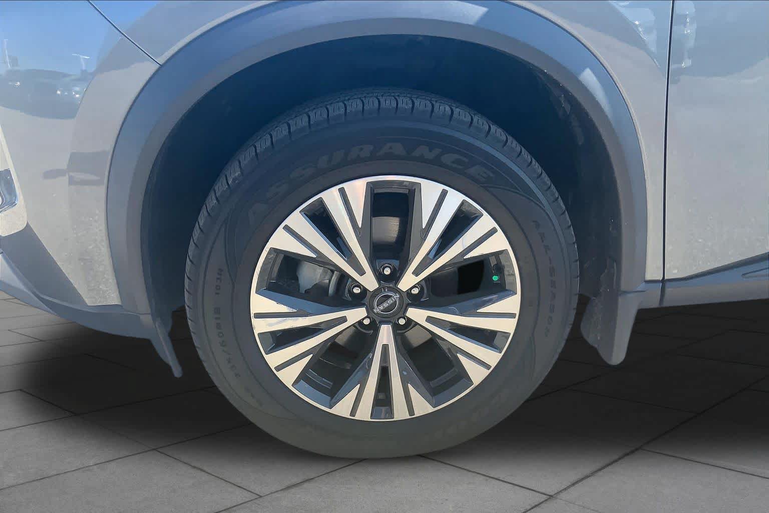 Used 2023 Nissan Rogue SV FWD image 11