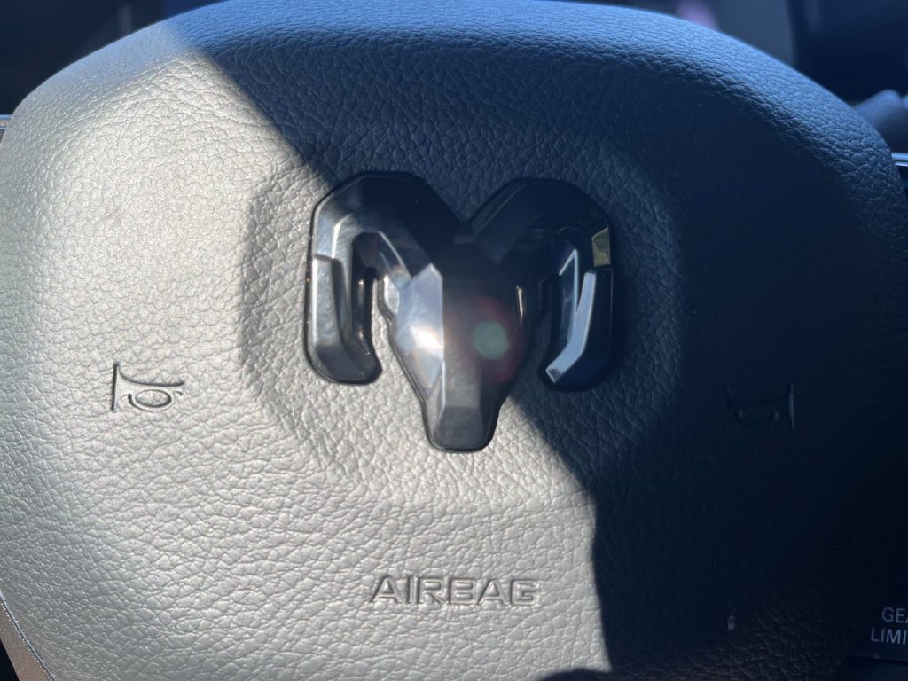 Used 2025 RAM 3500 Limited AWD/4WD image 37