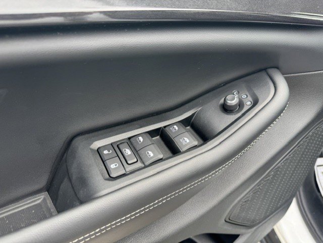 Used 2023 Jeep Grand Cherokee Altitude AWD/4WD image 12