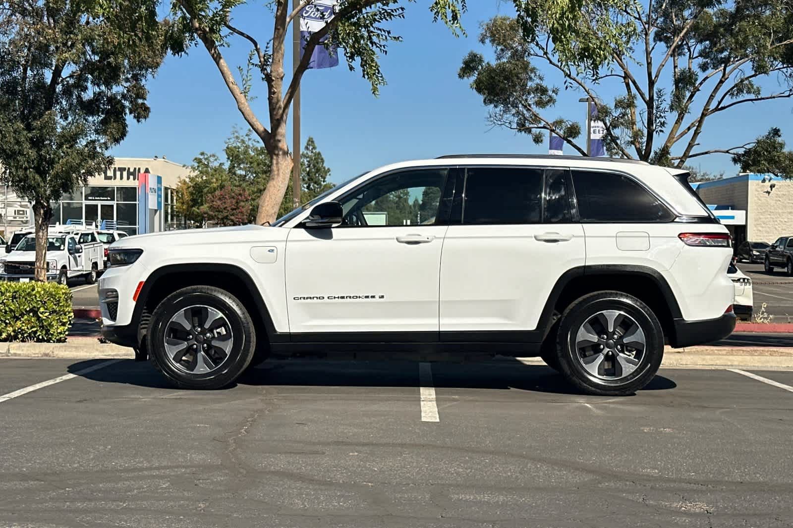 Used 2023 Jeep Grand Cherokee 4WD 4xe image 6