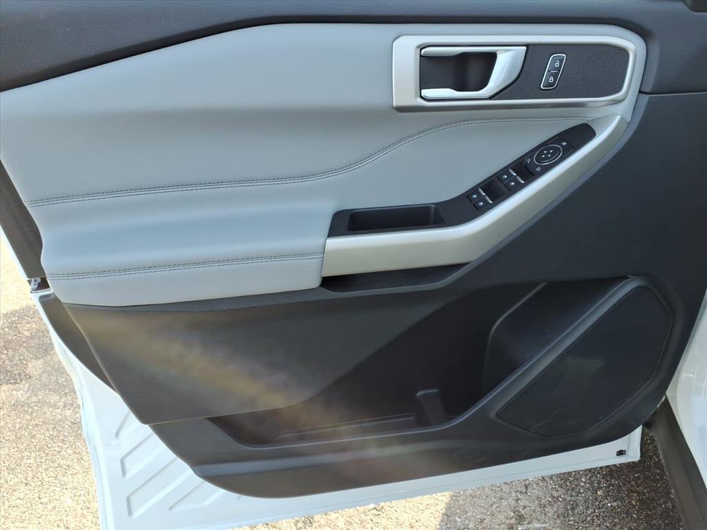 Certified 2023 Ford Explorer XLT w/ Equipment Group 202A image 15